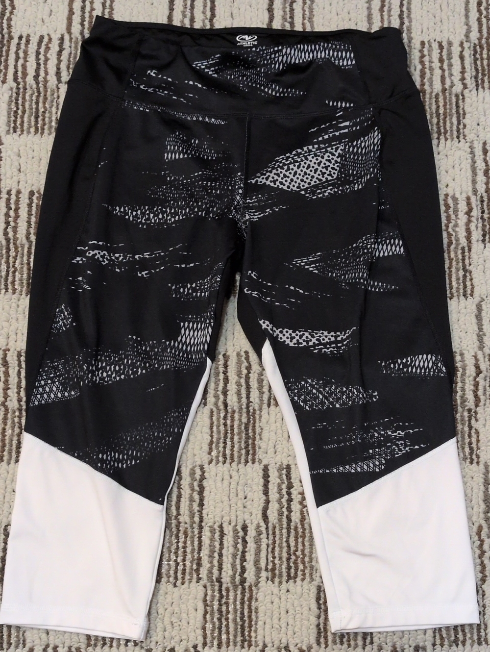 Athletic Works Black and White Patterned Capri Leggings